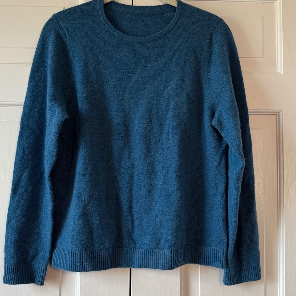 WOMEN'S BLUE CASHMERE SWEATER SMALL MEDIUM CREW NECK LONG SLEEVE